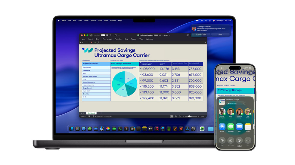 En Mac og en iPhone viser et Excel-dokument. På Mac vises macOS Tahoe-skærmskåneren i baggrunden.