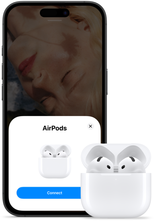 Un boîtier de charge ouvert avec des AirPods 5 à l’intérieur, à côté d’un iPhone montrant que les AirPods 5 ont été connectés